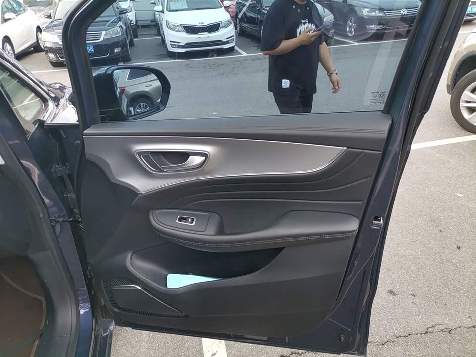 Roewe iMAX8
