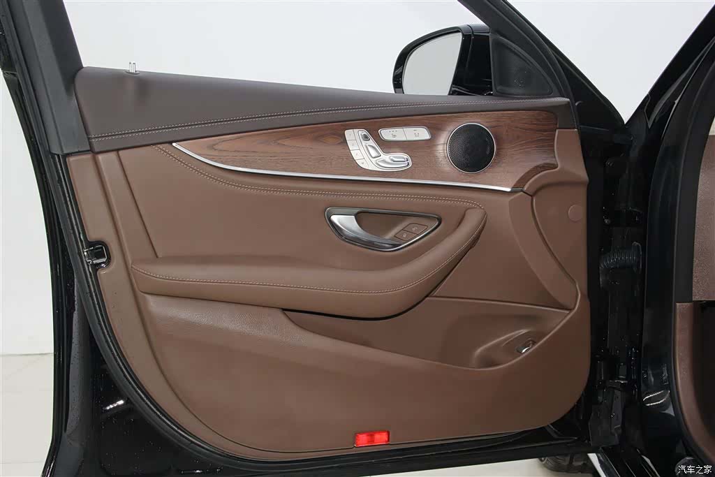 Mercedes-Benz E-Class, 2023 16