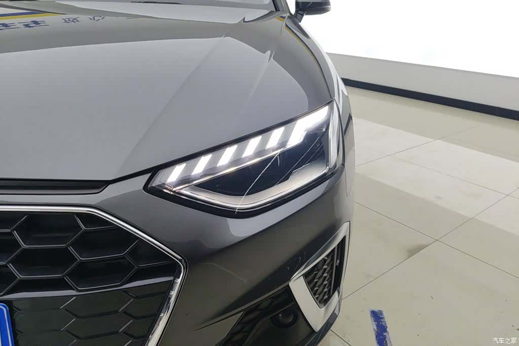 Audi A4L, 2023 все фото