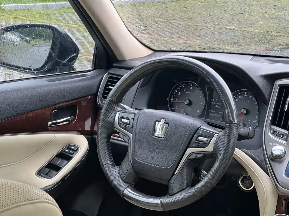 Toyota crown