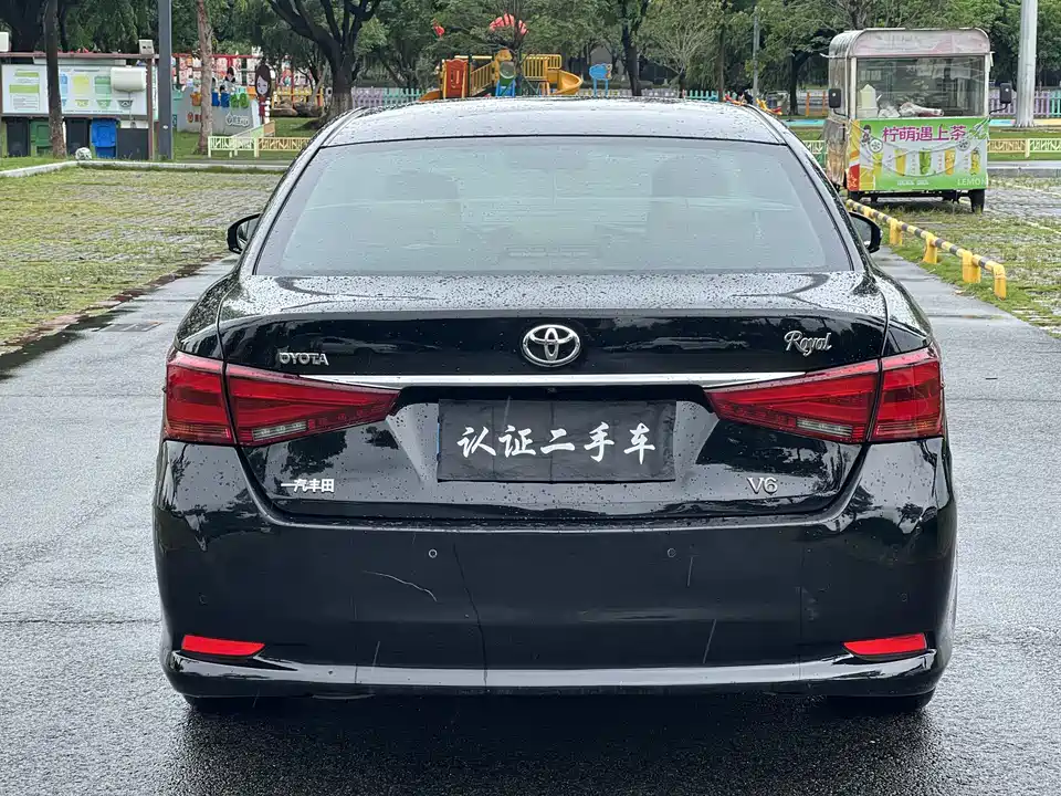 Toyota crown