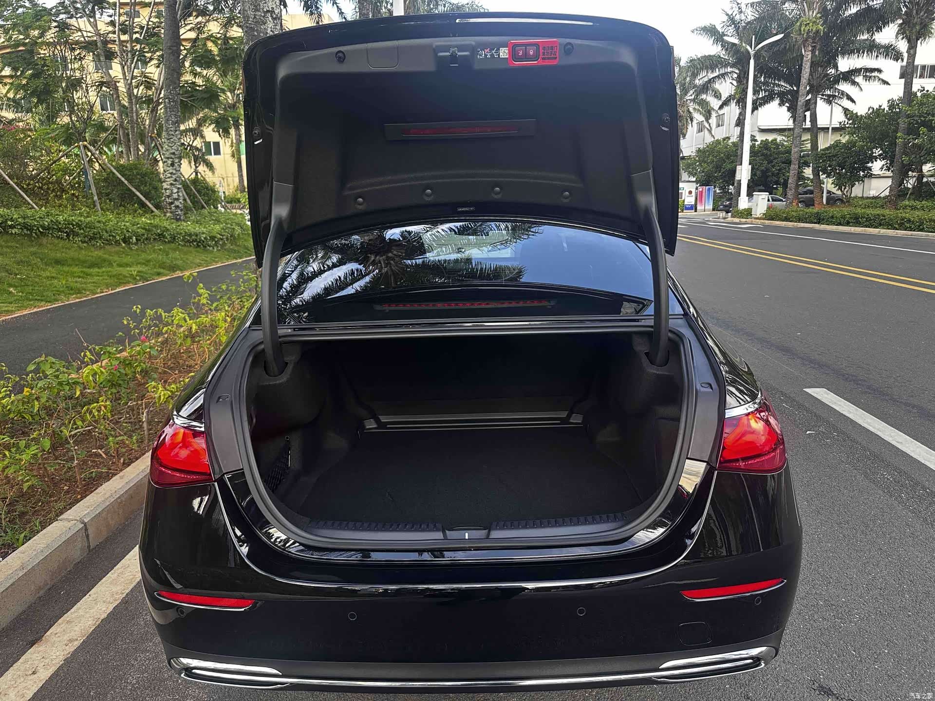 Mercedes-Benz E-Class, 2025 14