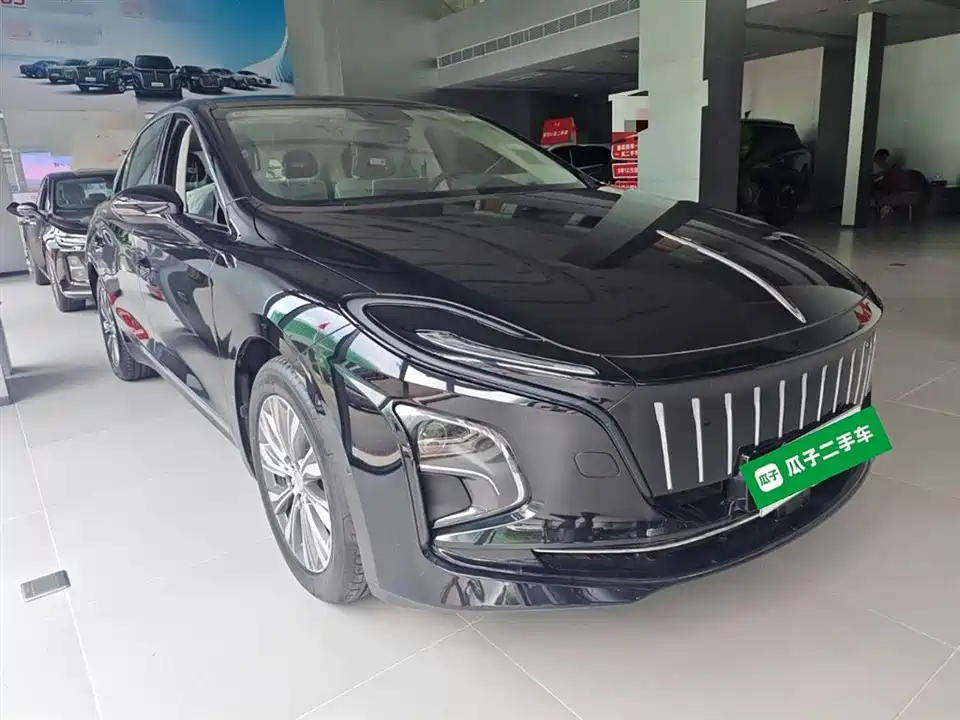 Hongqi E-QM5