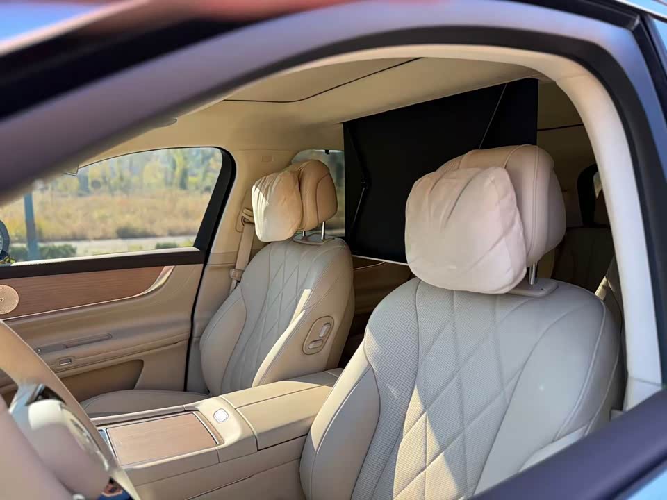 AITO Ask the world M9