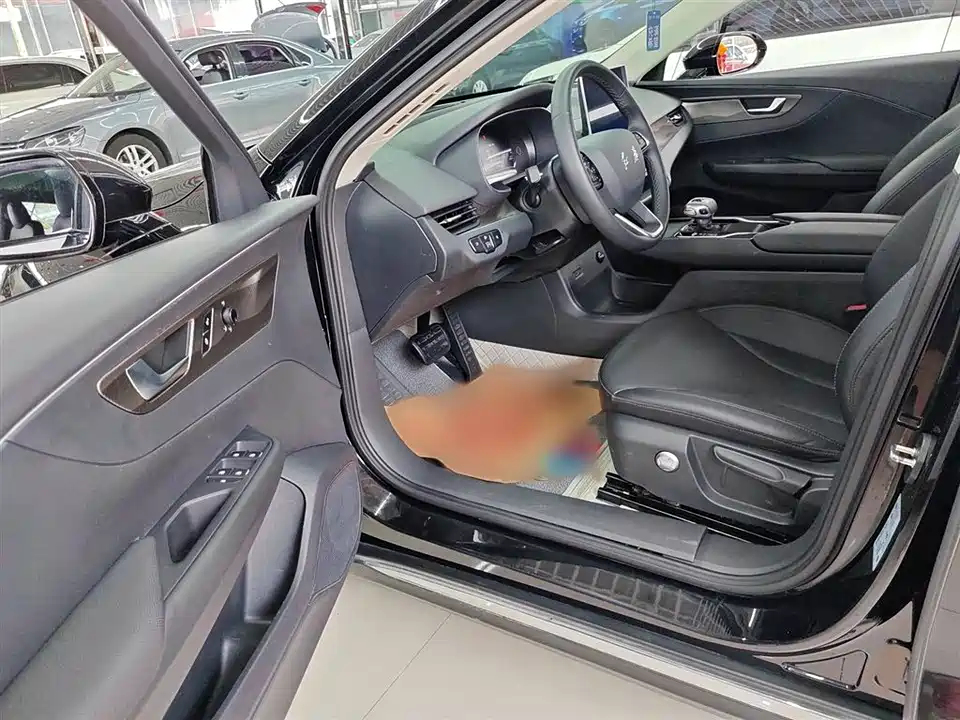 Hongqi E-QM5