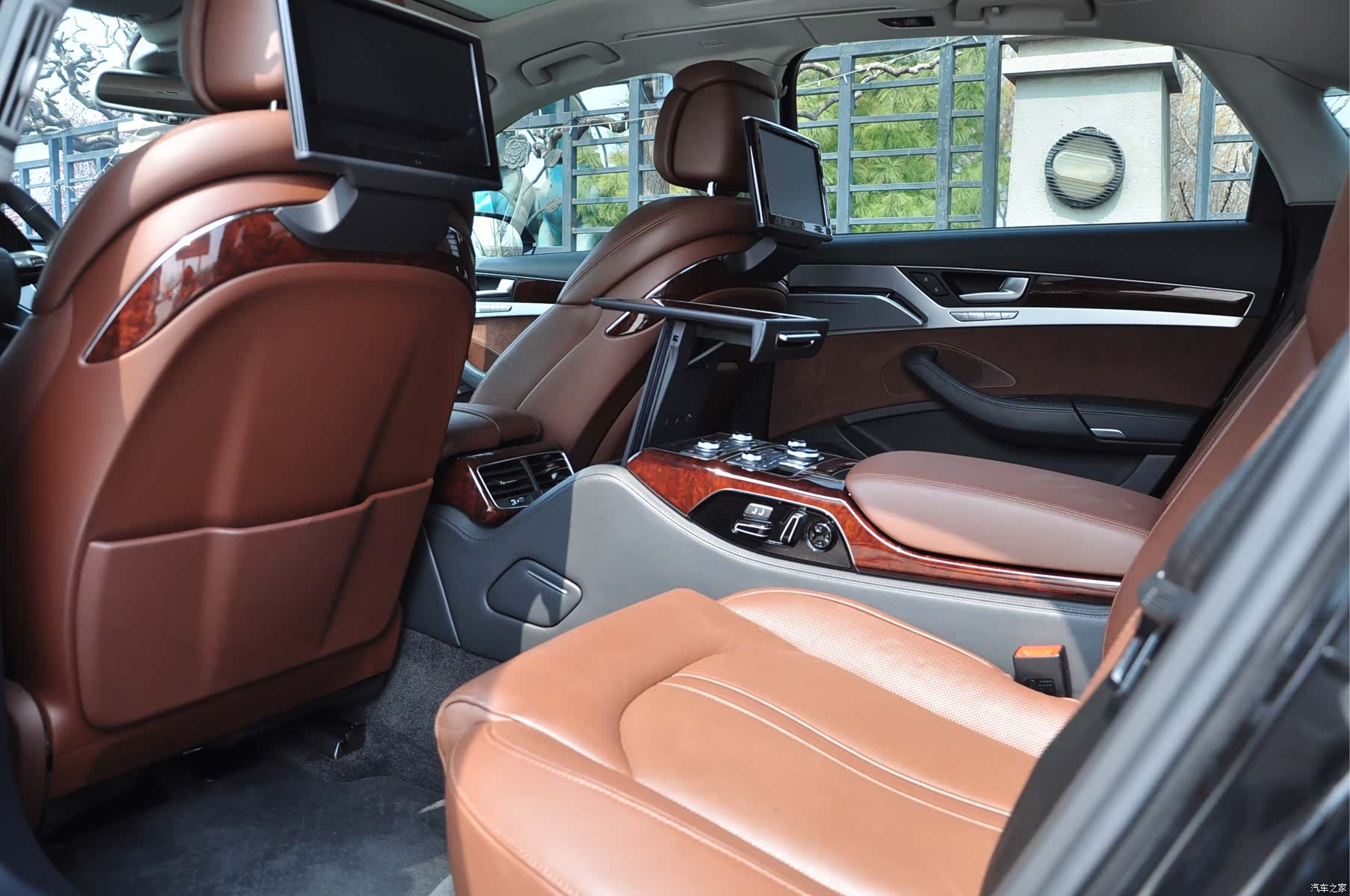 Audi A8L, 2011 7