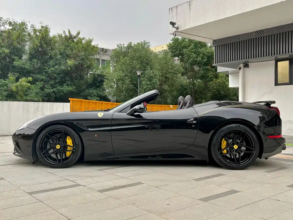 Ferrari California T