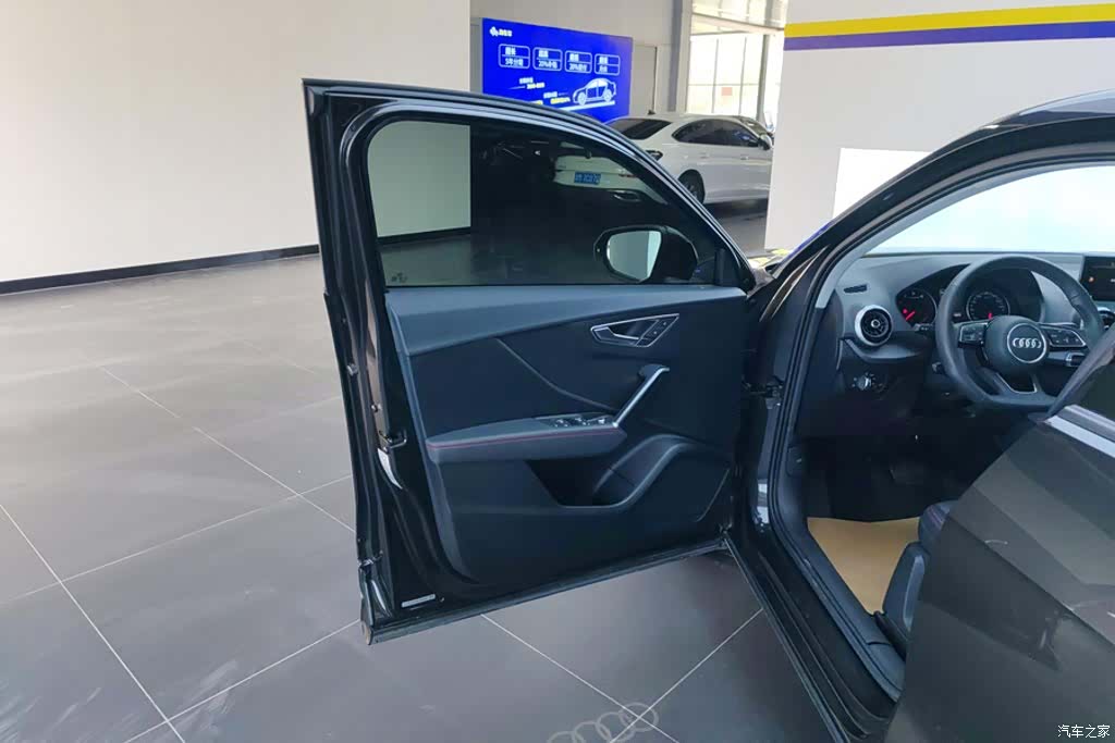 Audi Q2L, 2021 7