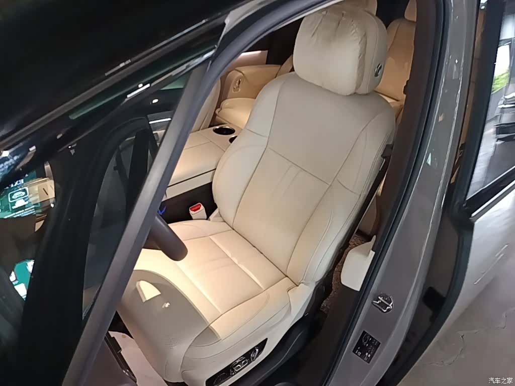Li Auto MEGA, 2024 15