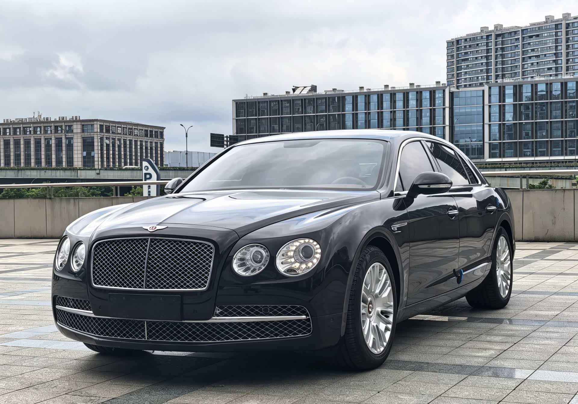 Bentley Flying Spur, 2018 1