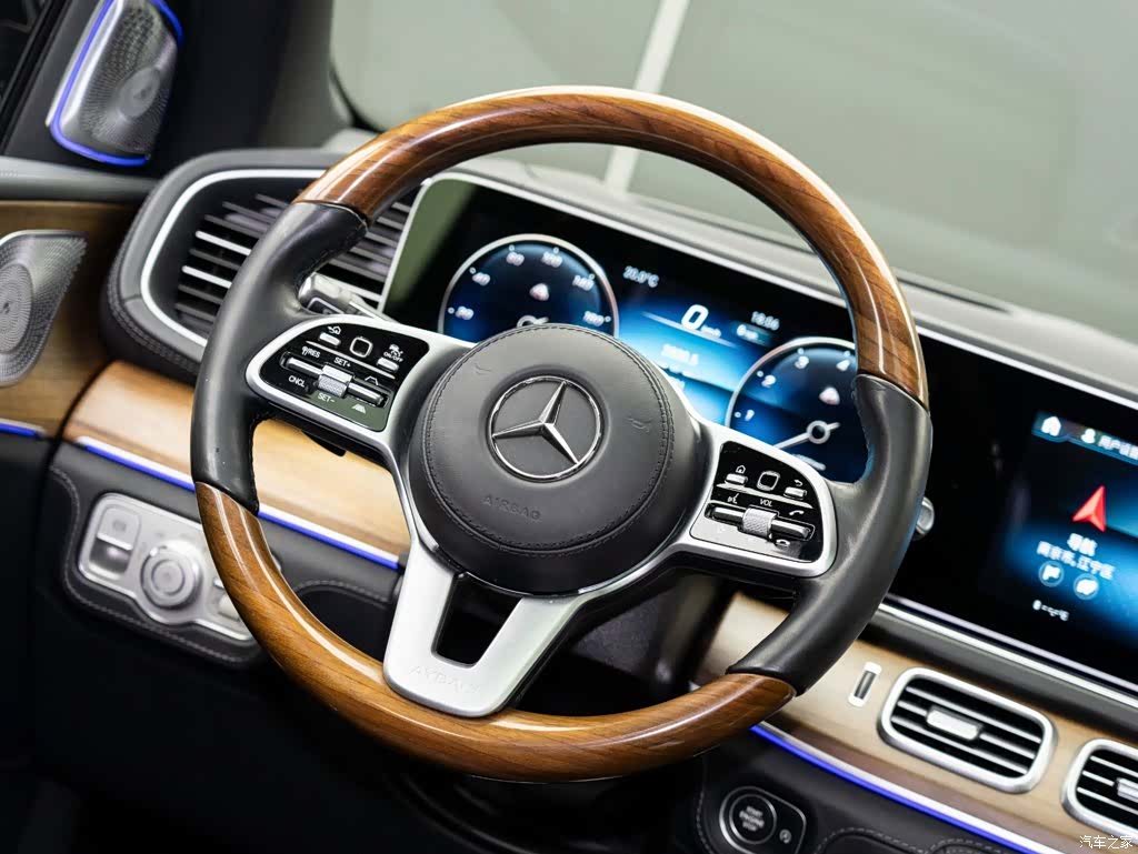 Maybach GLS, 2022 14