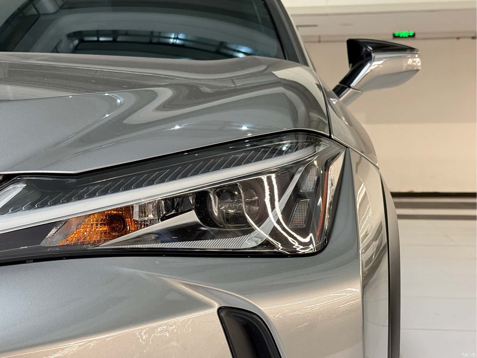 Lexus UX, 2019 3