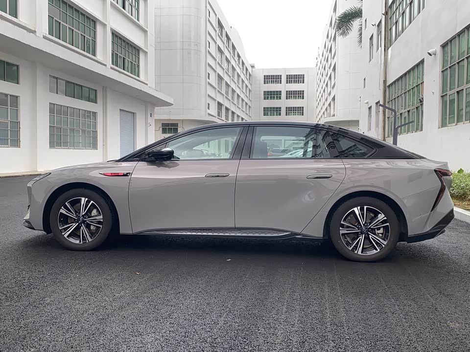 Hongqi EH7