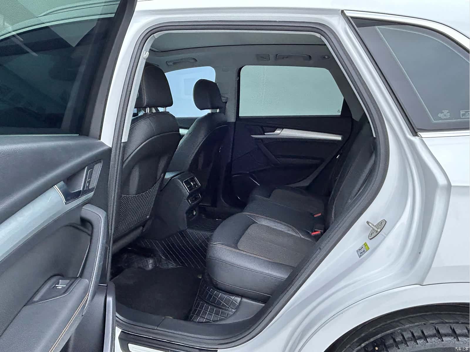 Audi Q5L, 2019 10