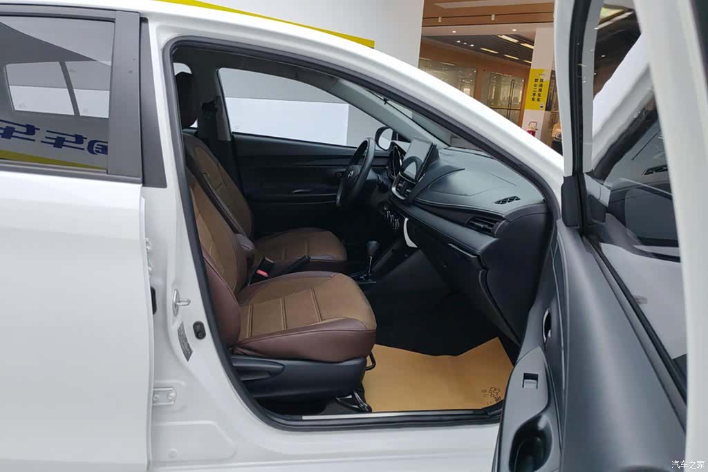 Toyota YARiS L, 2020 8