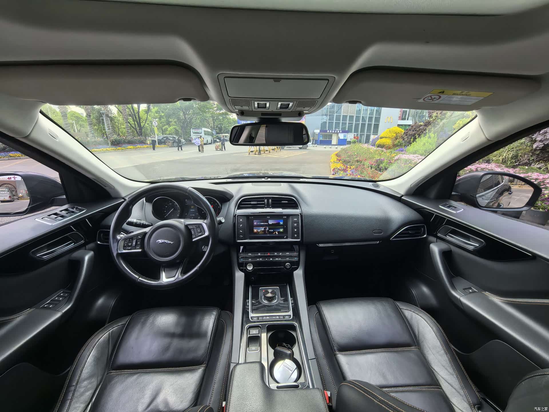Jaguar F-PACE, 2018 все фото