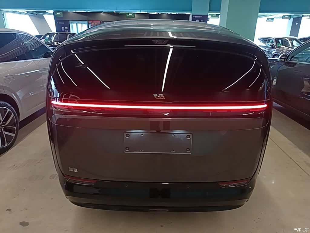Li Auto MEGA, 2025 6