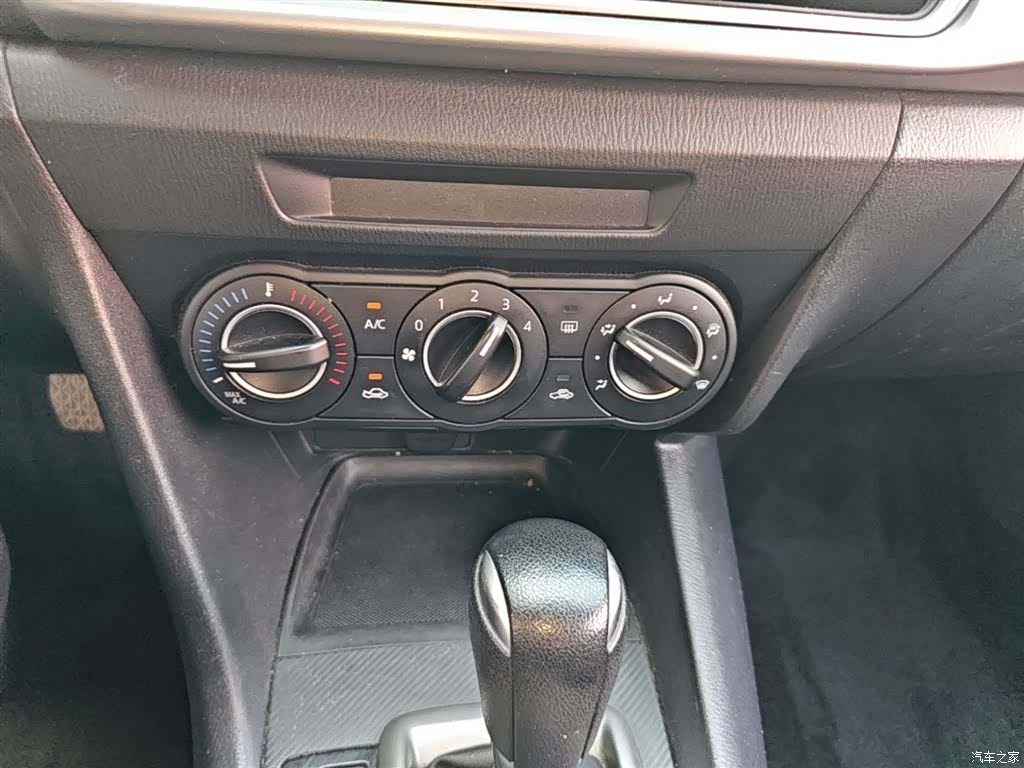 Mazda Mazda3, 2017 13