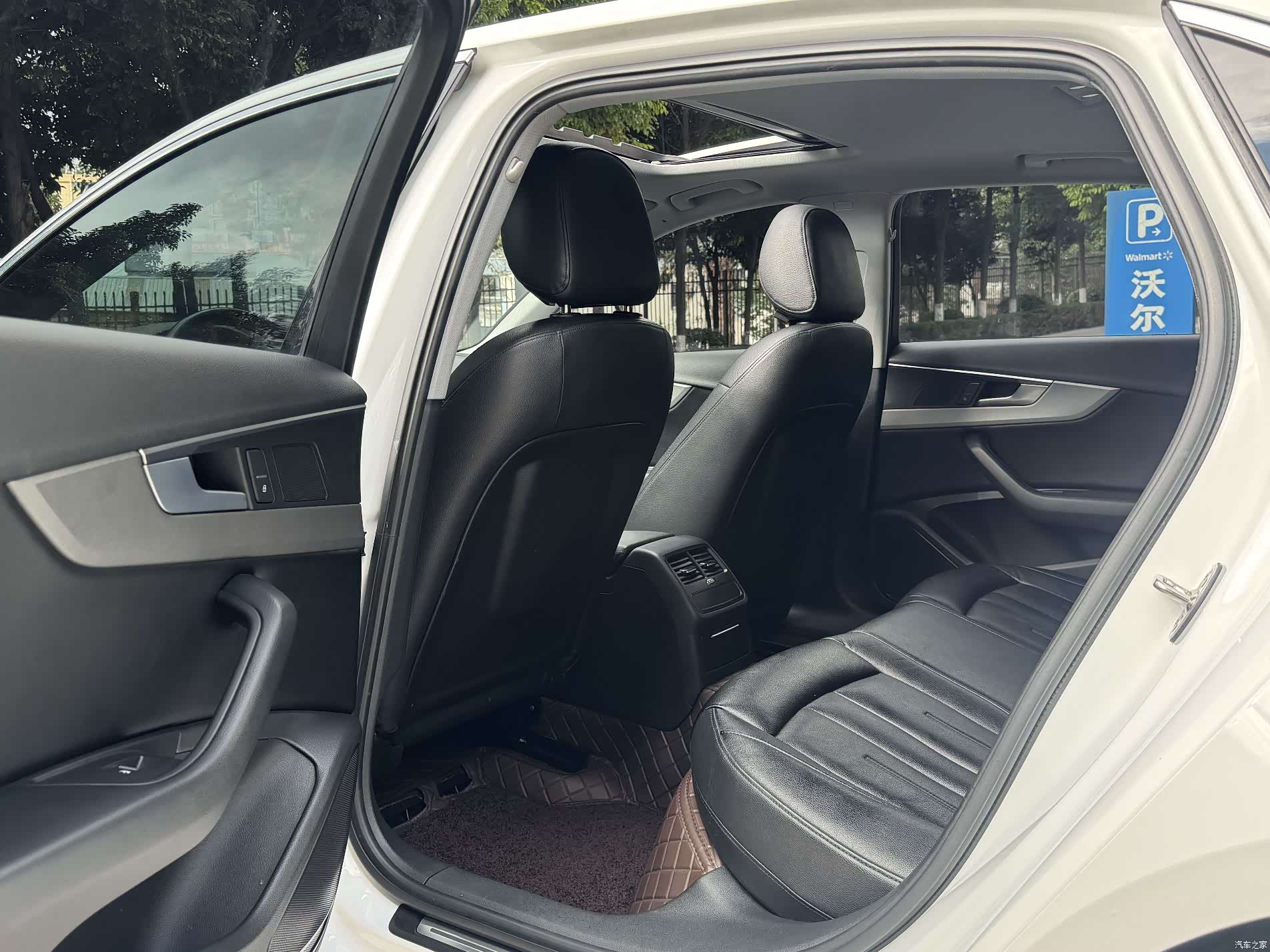 Audi A4L, 2019 все фото