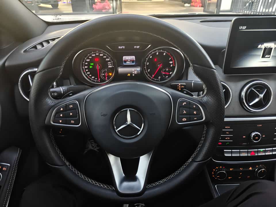 Mercedes-Benz CLA