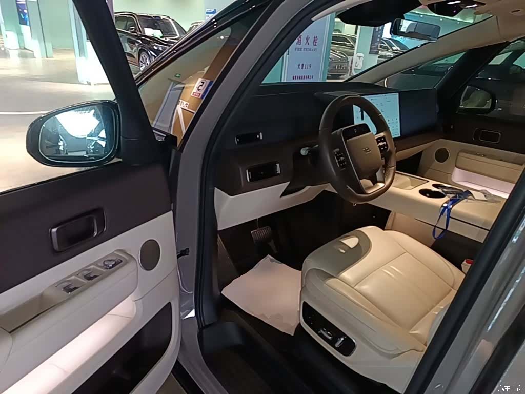 Li Auto MEGA, 2024 16