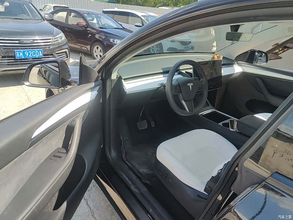 Tesla Model Y, 2022 16