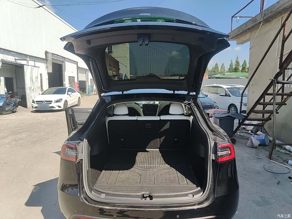 Tesla Model Y, 2022 19
