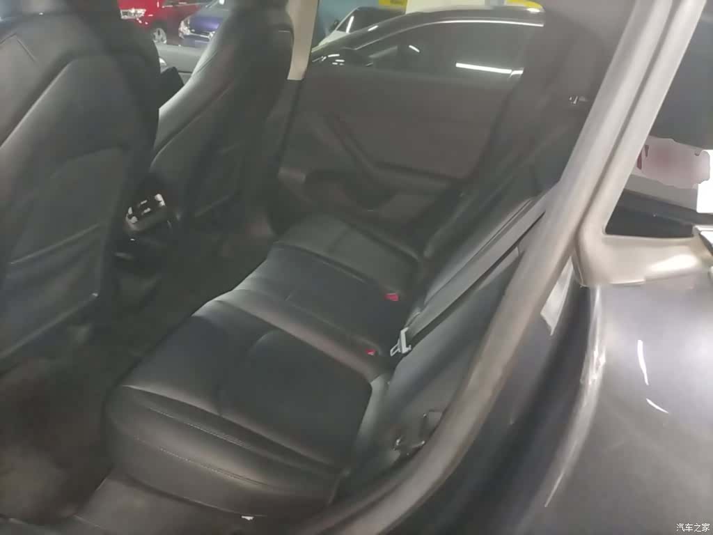 Tesla Model Y, 2024 17