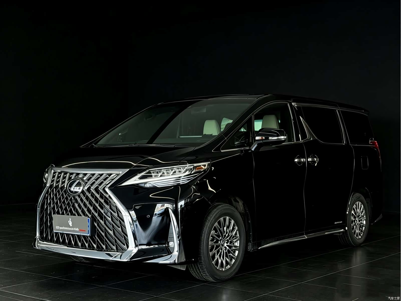 Lexus LM, 2022 3