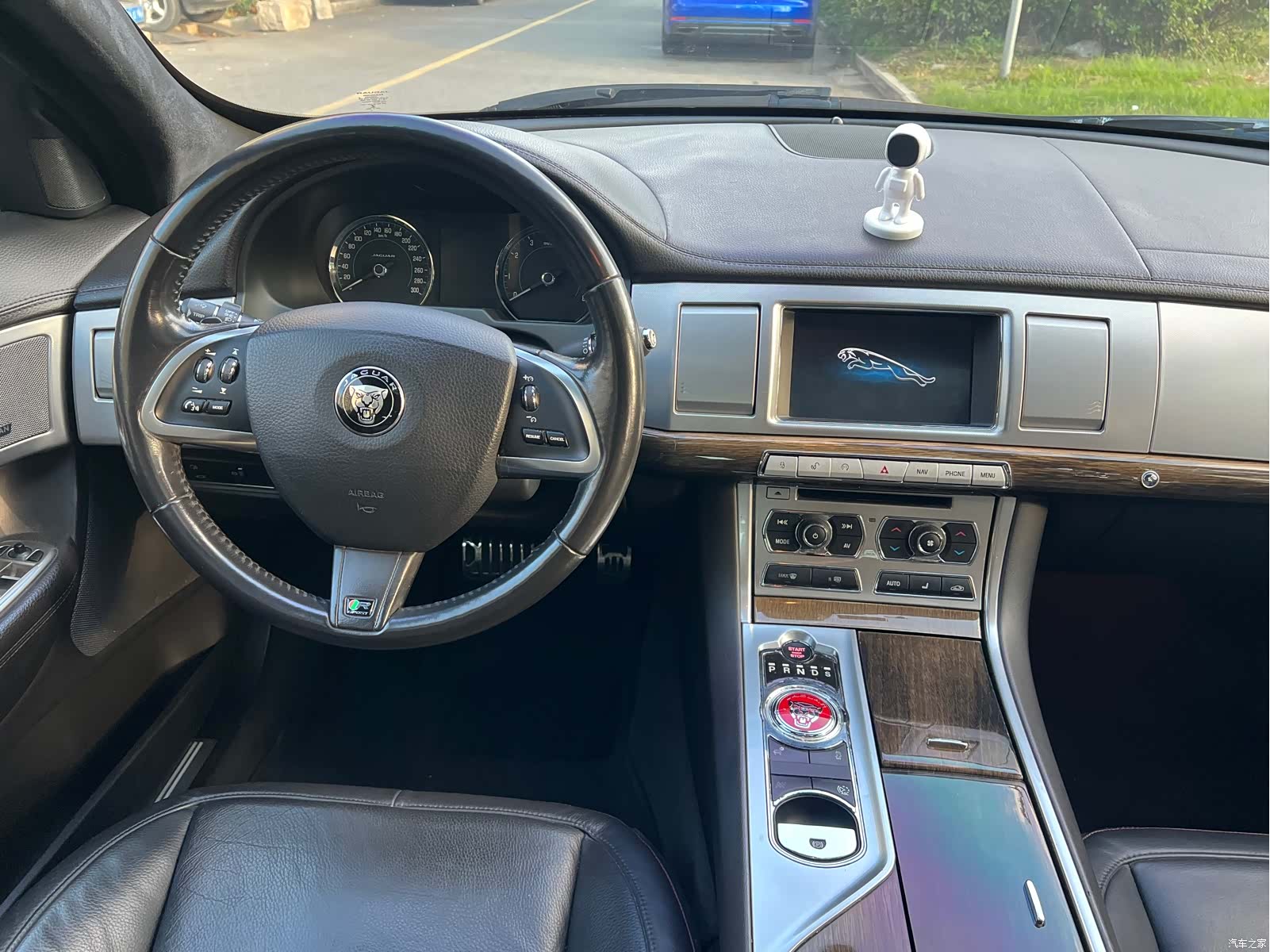Jaguar XF, 2014 9