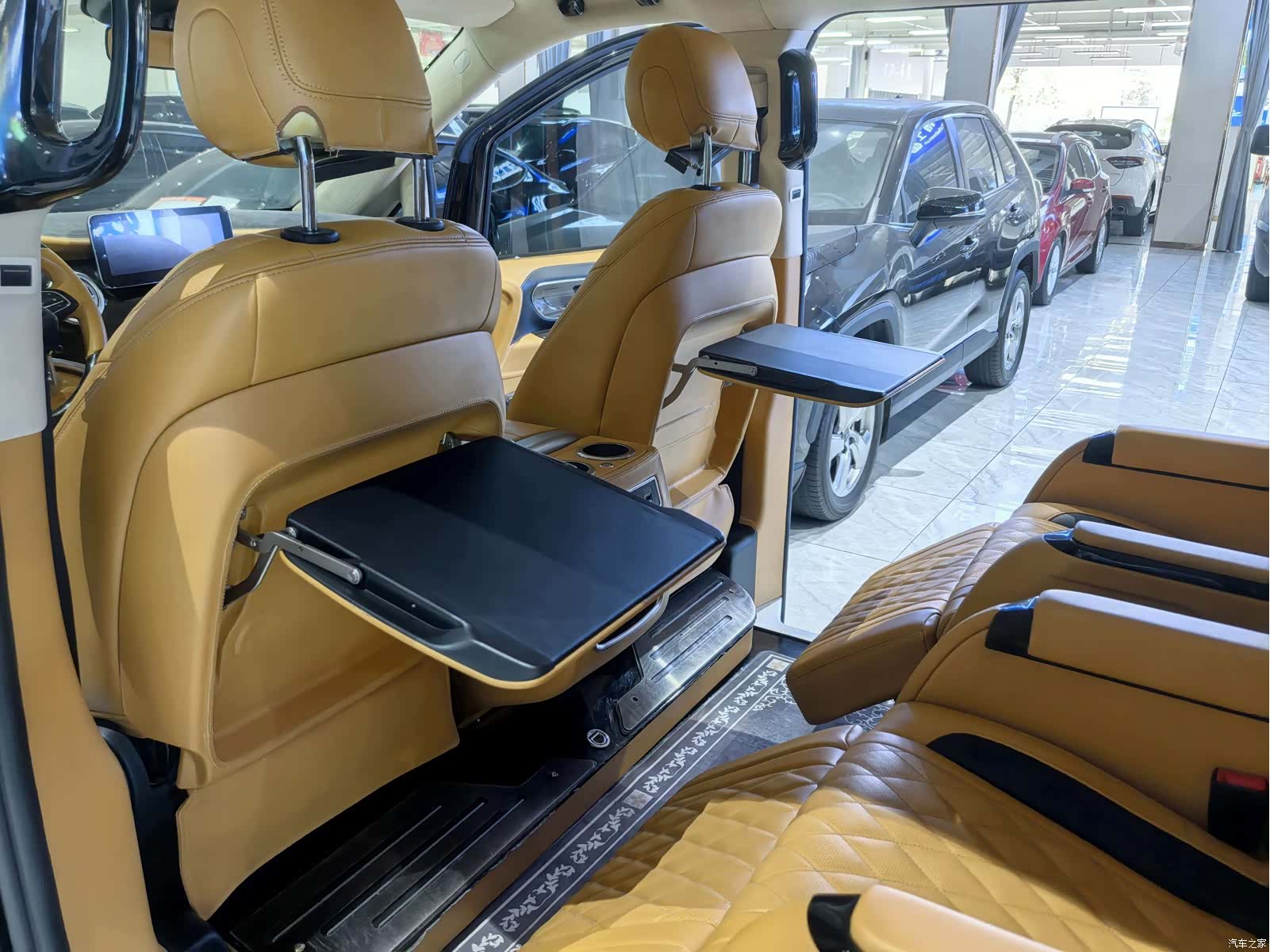 Mercedes-Benz 7, 2021 14