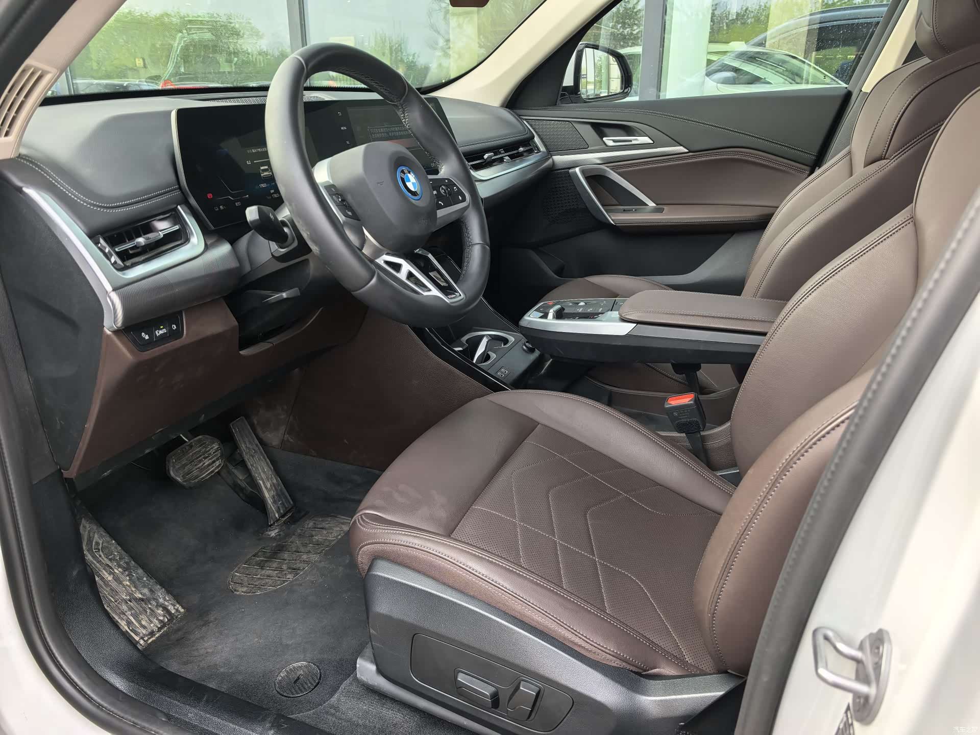 BMW iX1, 2025 6
