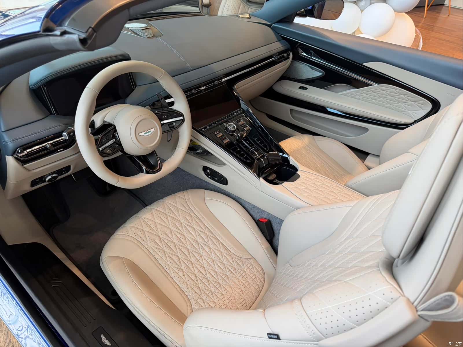 Aston Martin DB12, 1900 4