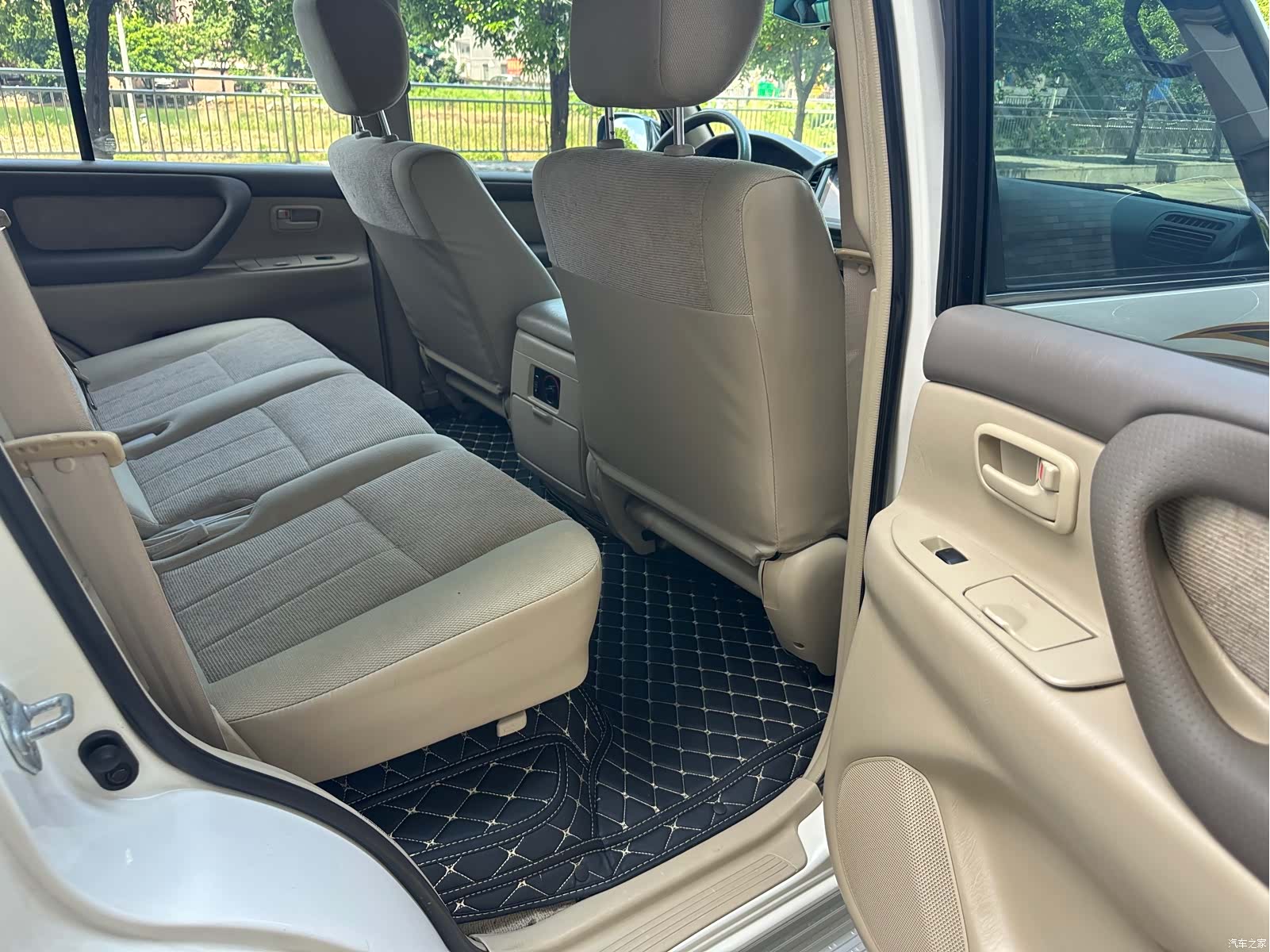 Toyota Land Cruiser, 2004 11
