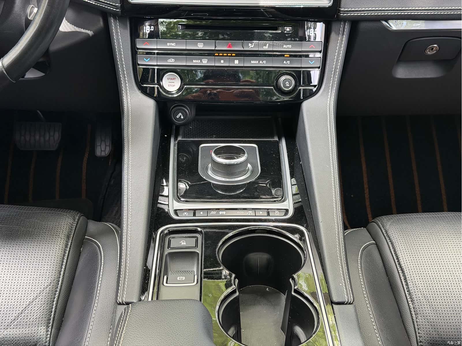 Jaguar F-PACE, 2017 15