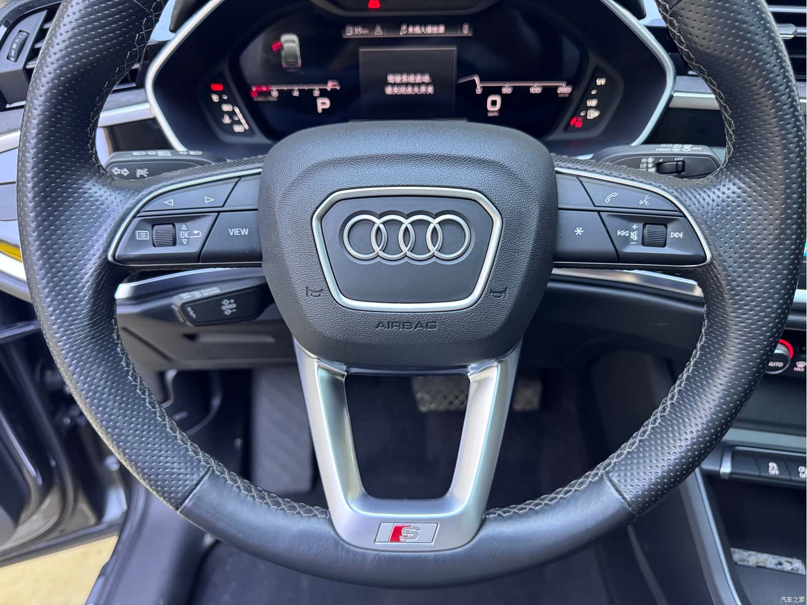 Audi Q3, 2022 10