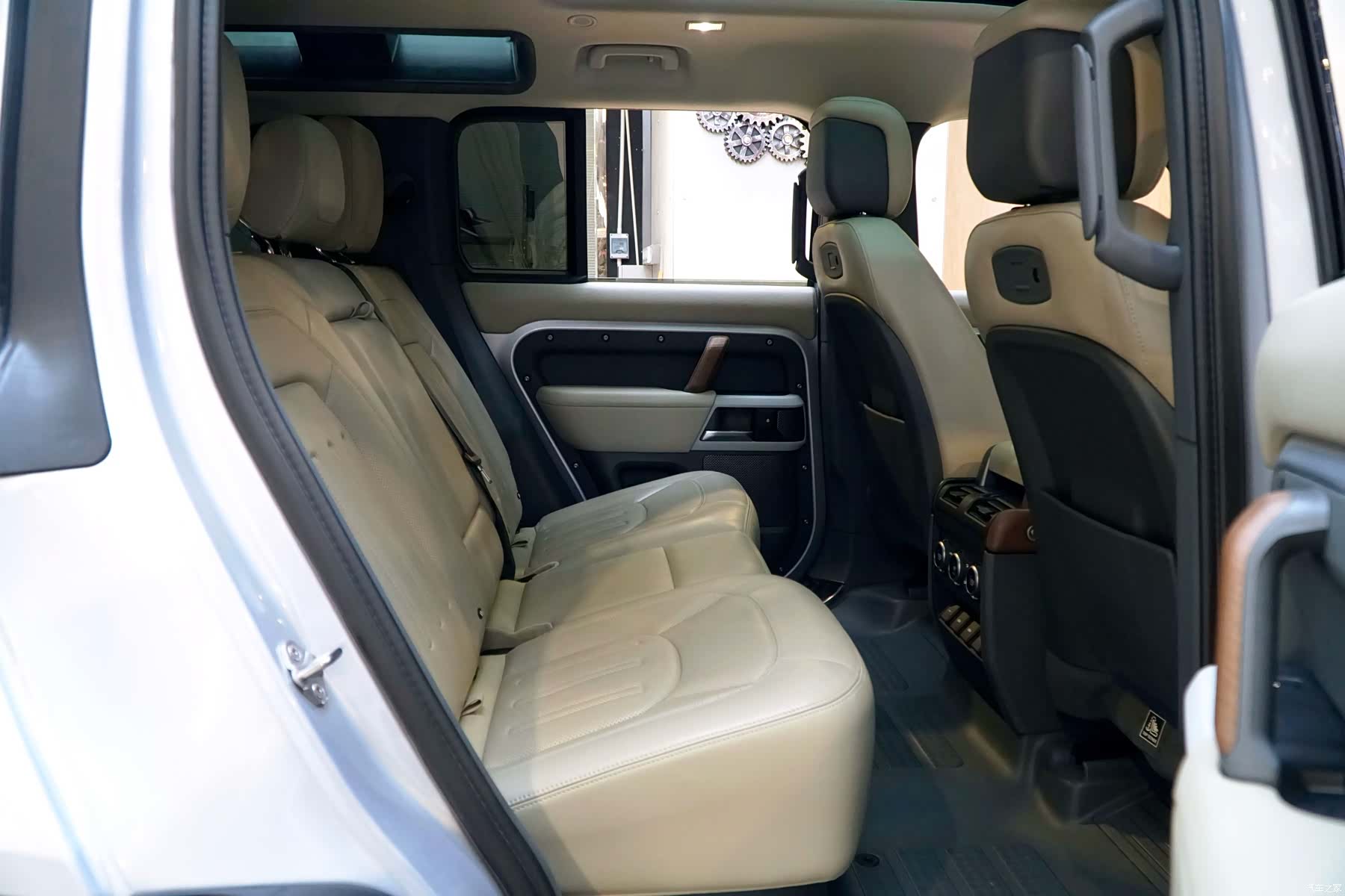 Land Rover Defender, 2021 10