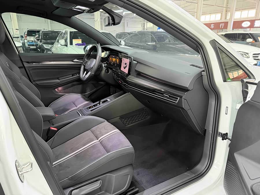 Volkswagen Golf 2023, фото 17