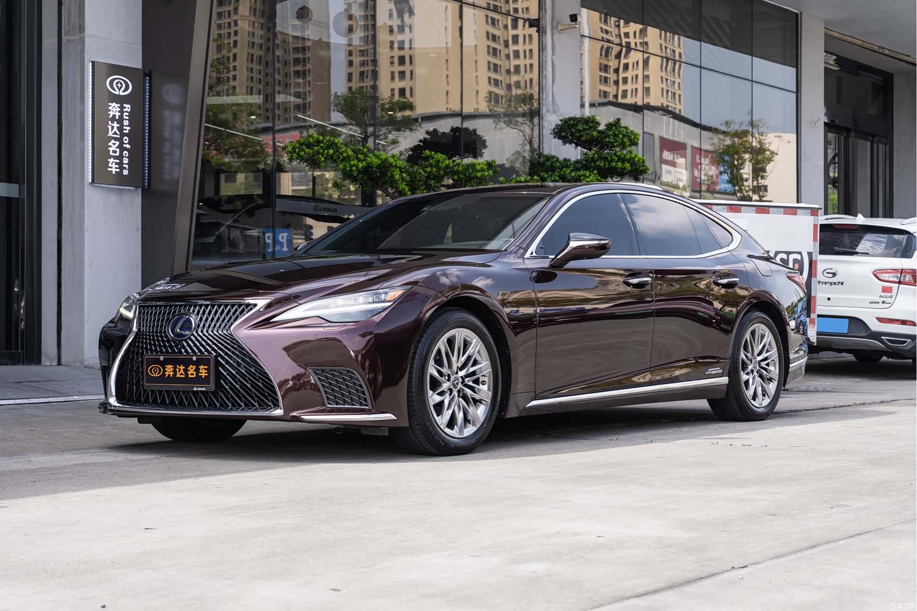 Lexus LS, 2022 1