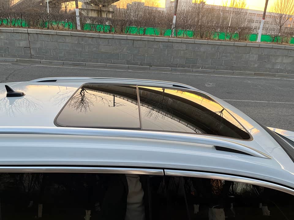 Volkswagen T-ROC exploring Songs