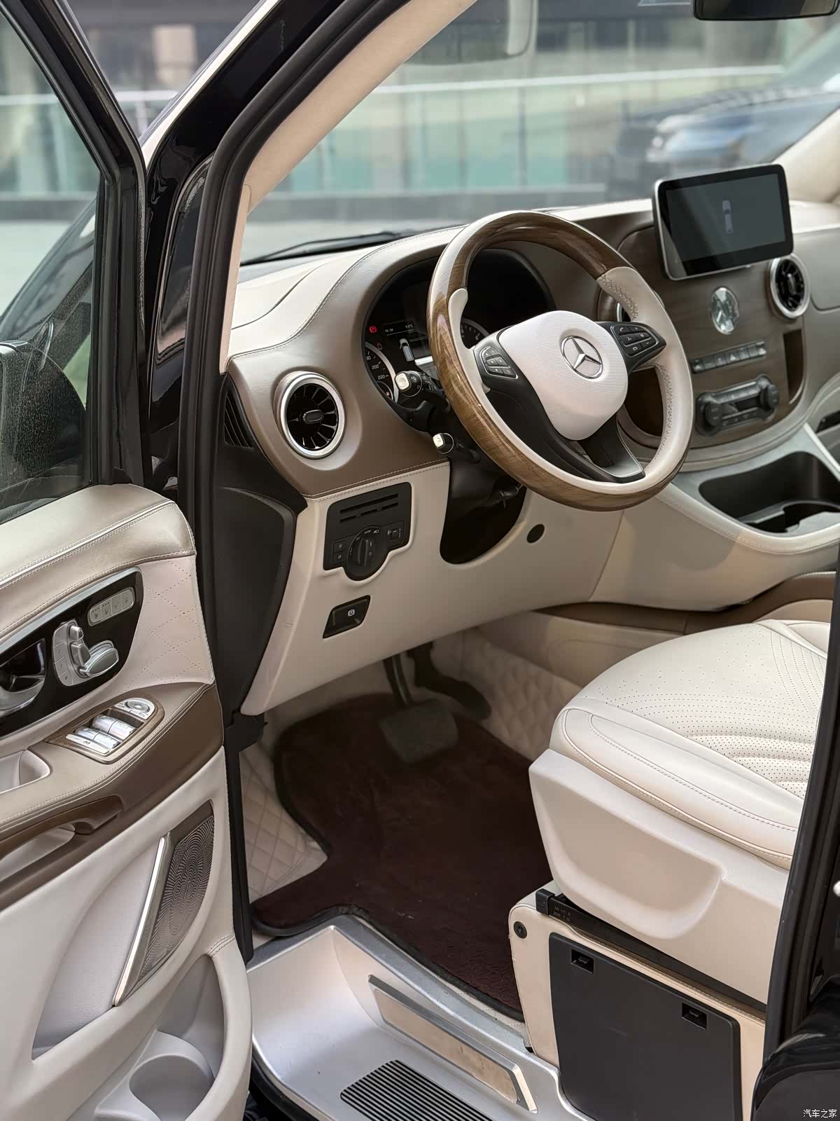 Mercedes-Benz 7, 2022 6