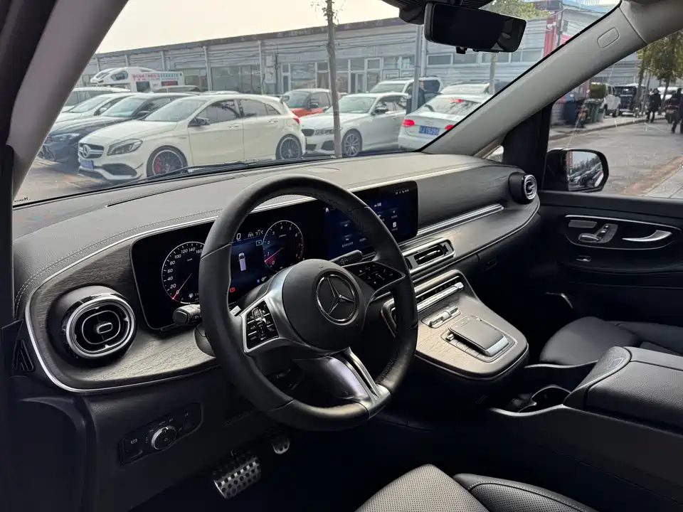 Mercedes-Benz V-class