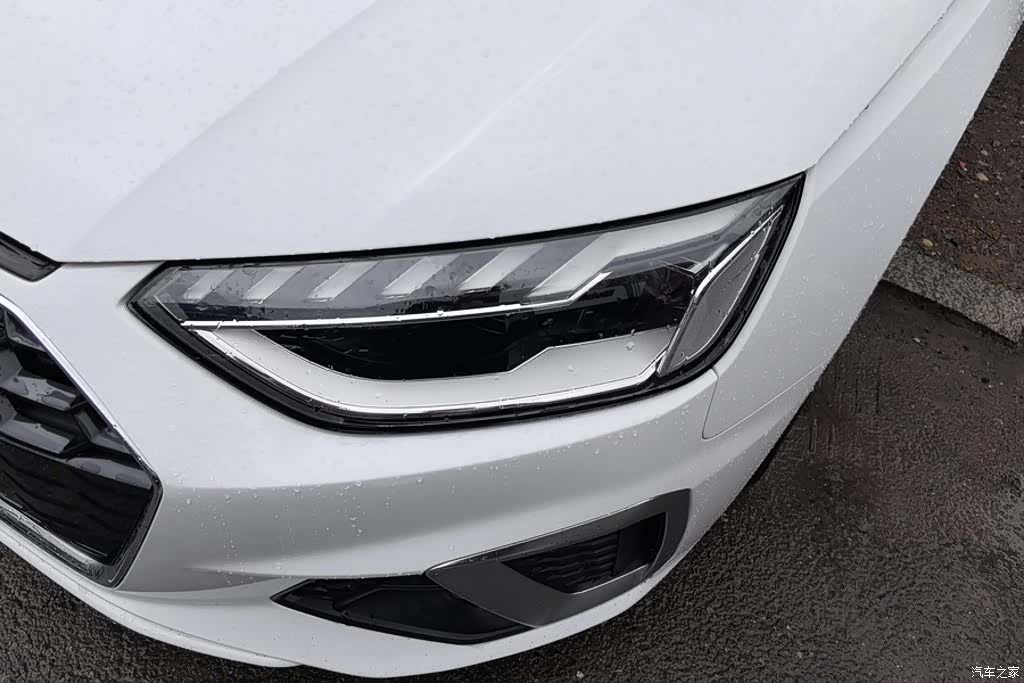 Audi A4L, 2021 все фото