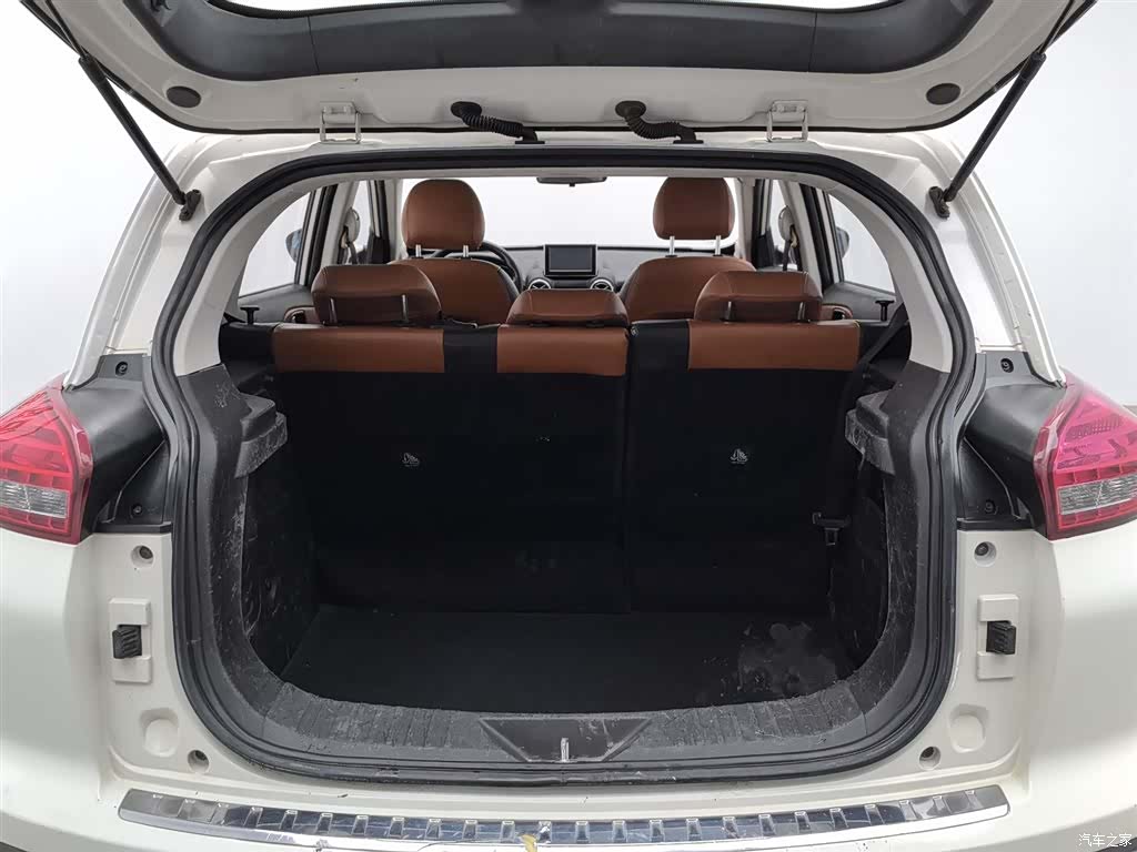 BAIC X35, 2016 16
