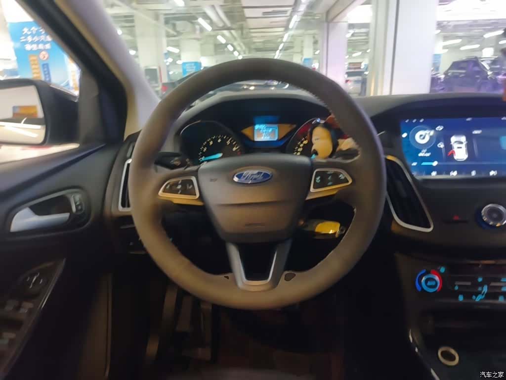 Ford Focus, 2018 11