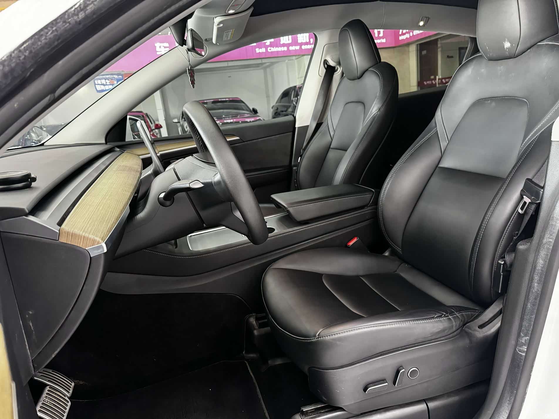 Tesla Model Y, 2023 16