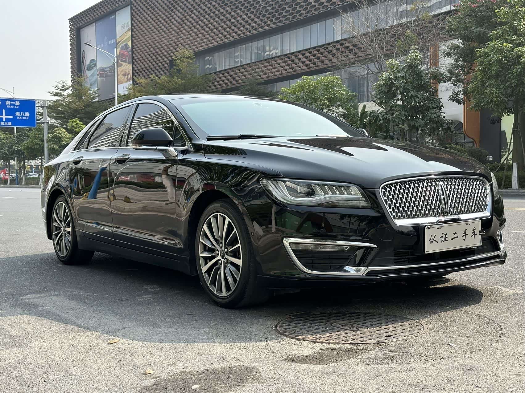 Lincoln MKZ, 2019 3