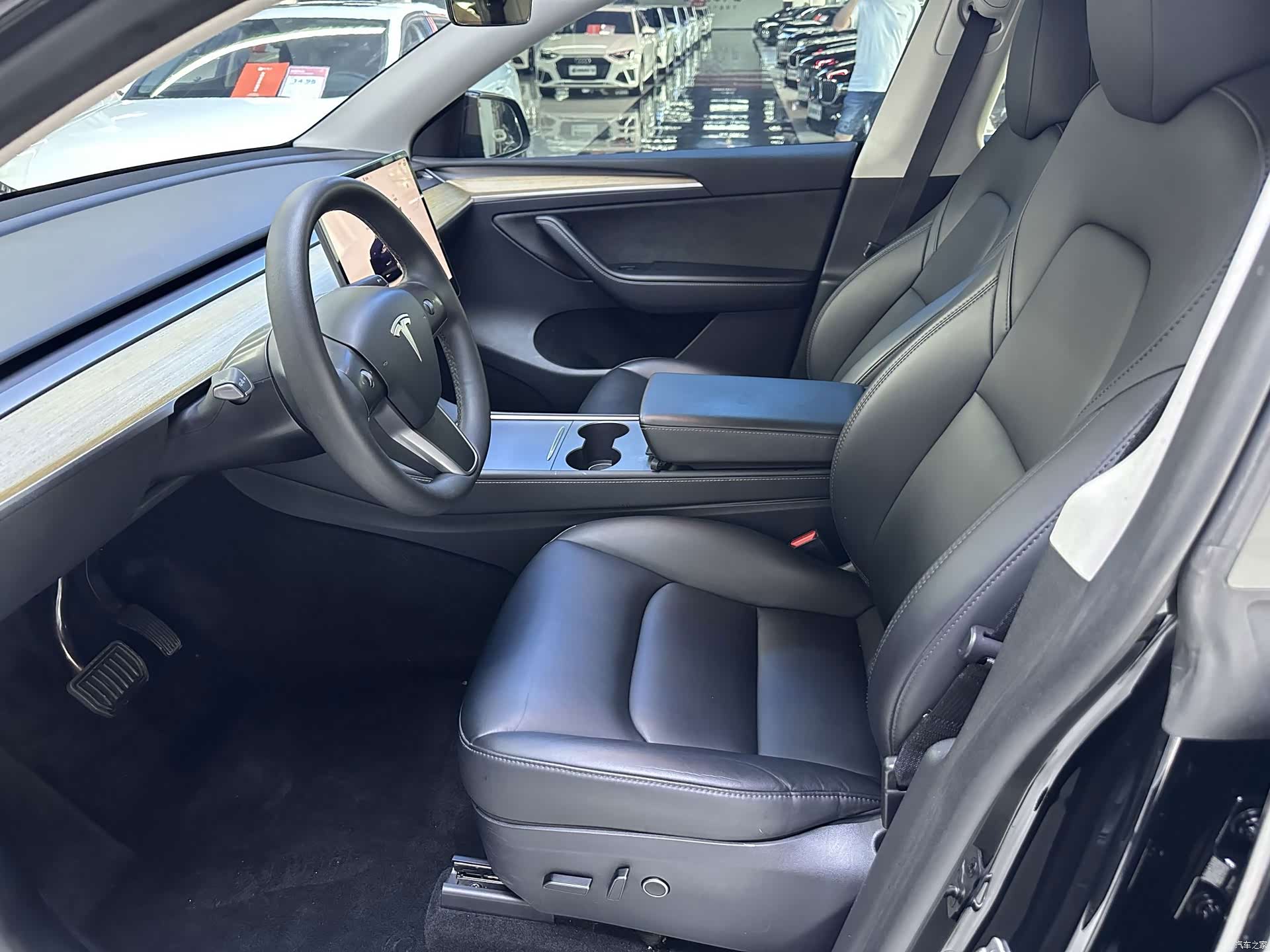 Tesla Model Y, 2023 6