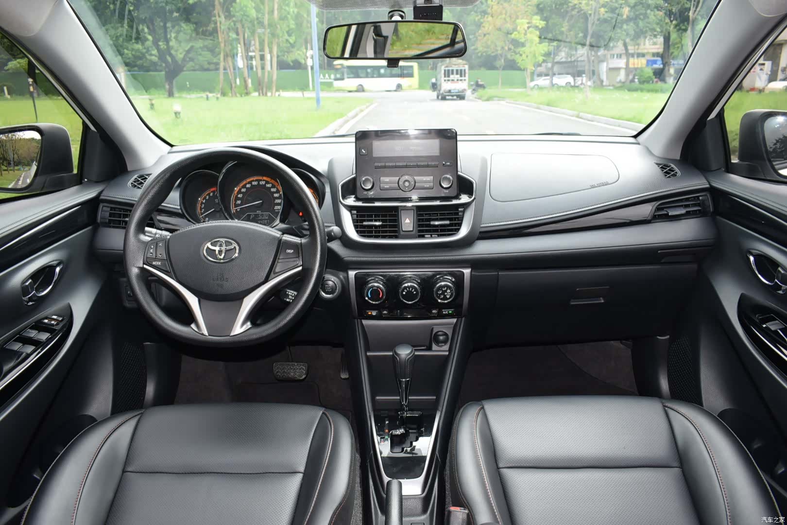 Toyota YARiS L, 2023 15