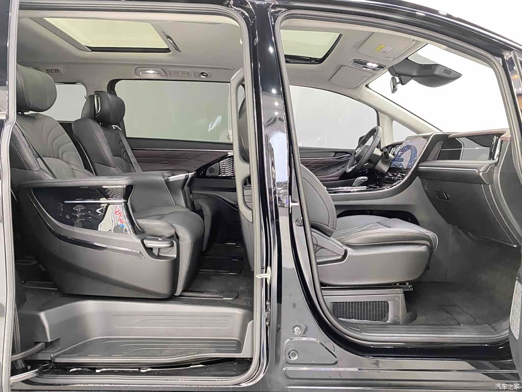 Trumpchi M8, 2025 34
